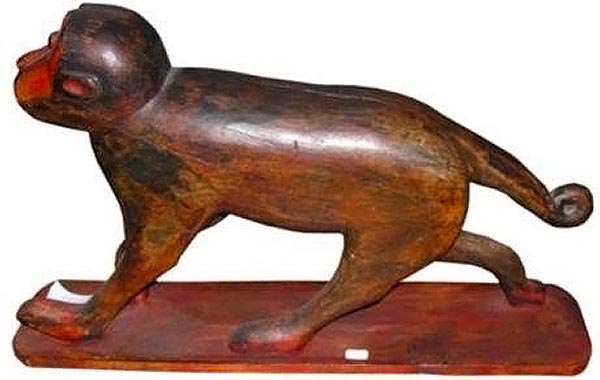 Singe en bois patiné.
