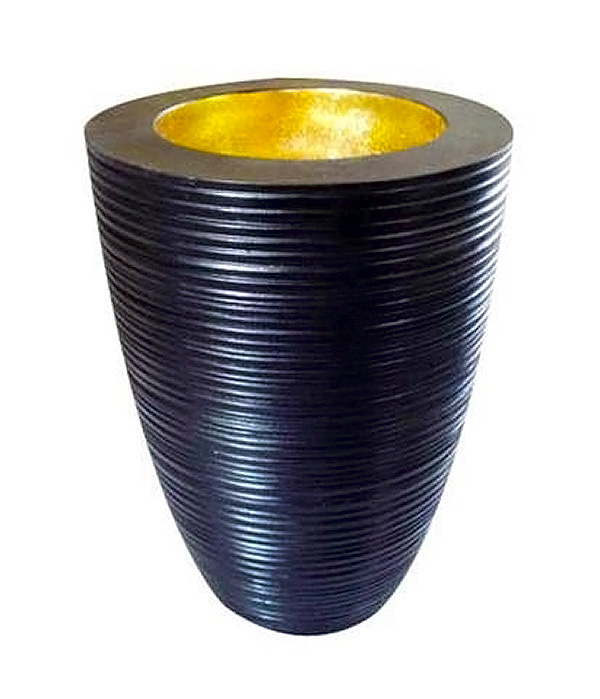 Grand vase- bougeoir en bois noir et doré.