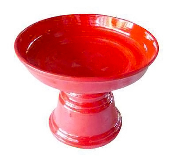 coupe à fruits sur pied en bambou laqué rouge. Origine Birmanie