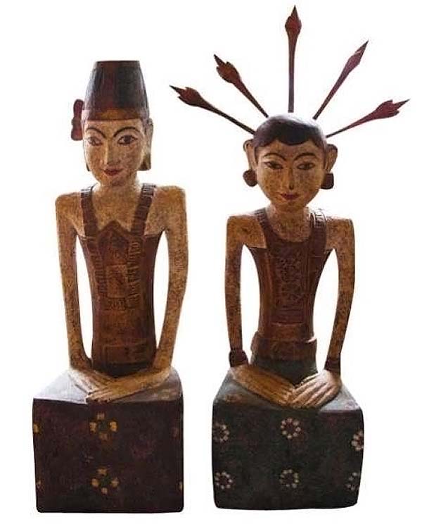 couple de statue en bois polychromé- marié Balinais