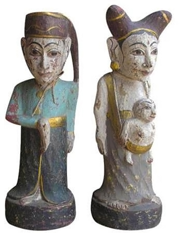 Set de 2 statuettes en bois de 2 villageois Balinais en costume de cérémonie