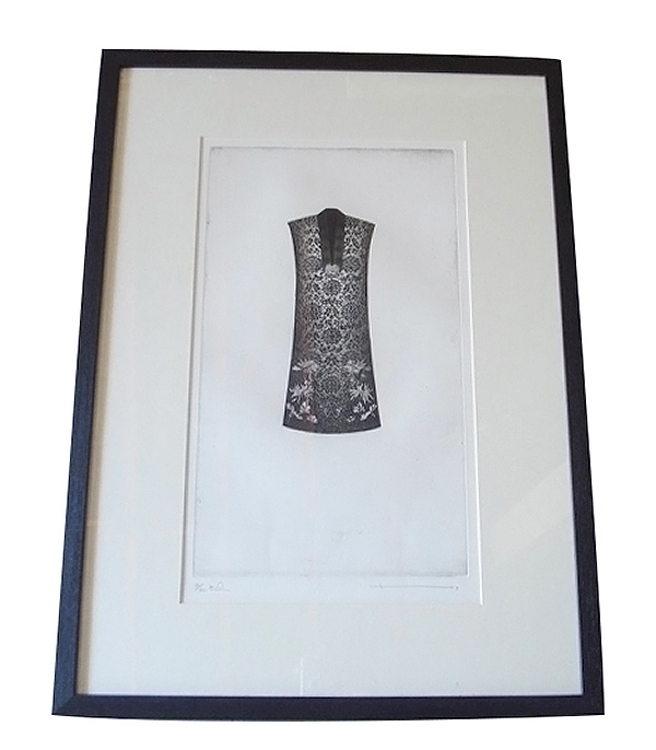 Cadre noir lithographie à l'encre de chine- Kimono sur papier papyrus.