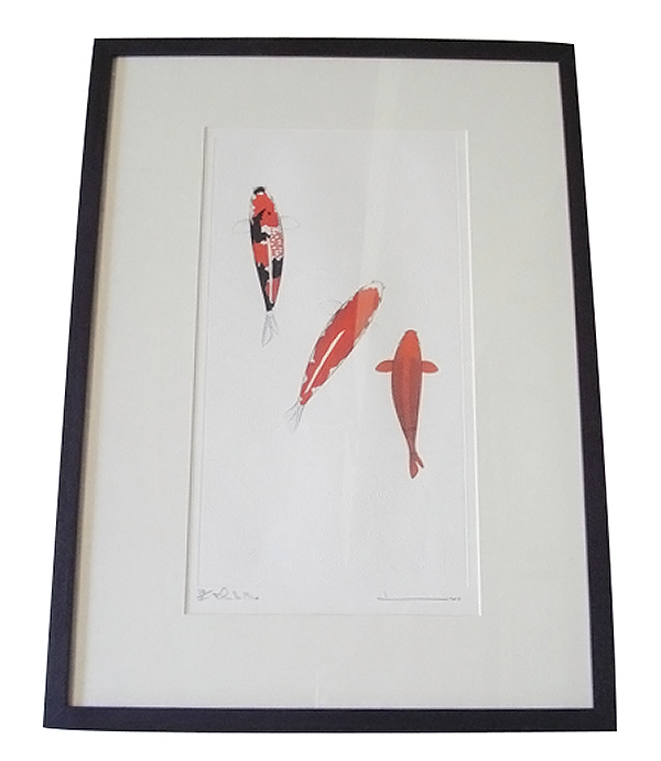 Cadre noir lithographie à l'encre de chine- Koi sur papier papyrus.