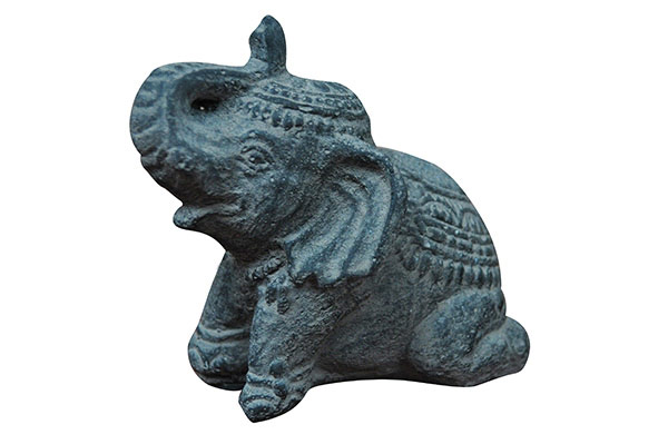 Eléphant en pierre de lave